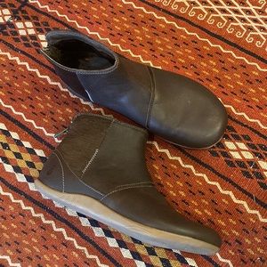 NWOT Ahnu by Teva Leels Boot 7.5 Dark Brown
